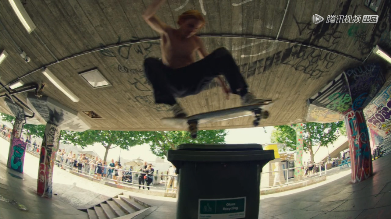 熊孩子和广场舞大妈，是滑板手这辈子最不愿见到的宿敌...