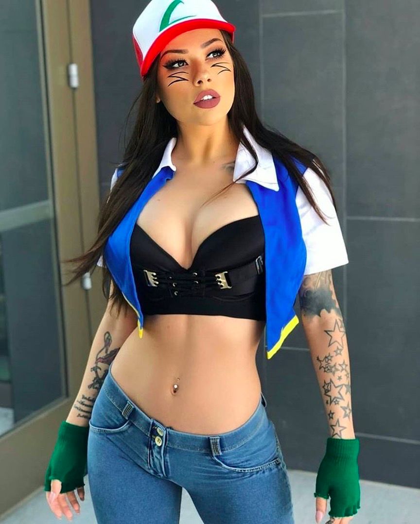 看到这些玩cosplay小姐姐之后，我对二次元的世界充满了幻想...