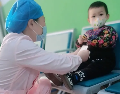 医院推车怎么固定我为群众办实事 ｜ “共享儿童推车”现身市人民医院啦，宝爸宝妈速来围观~_https://www.jmylbn.com_新闻资讯_第15张