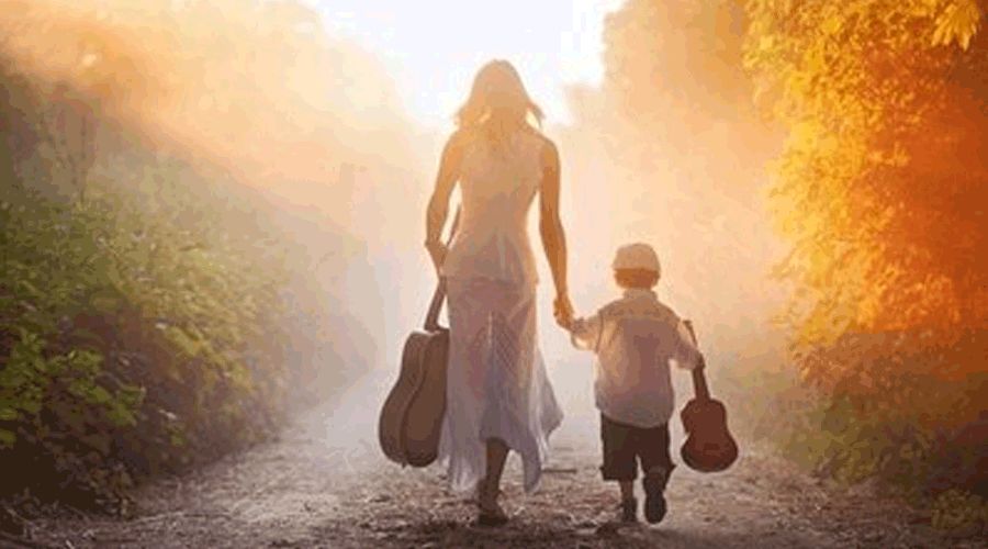 在教育孩子的路上，只有家长与老师并肩，孩子才有未来