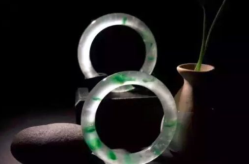 玉镯款式多样，但是你听说过“永久镯”吗？