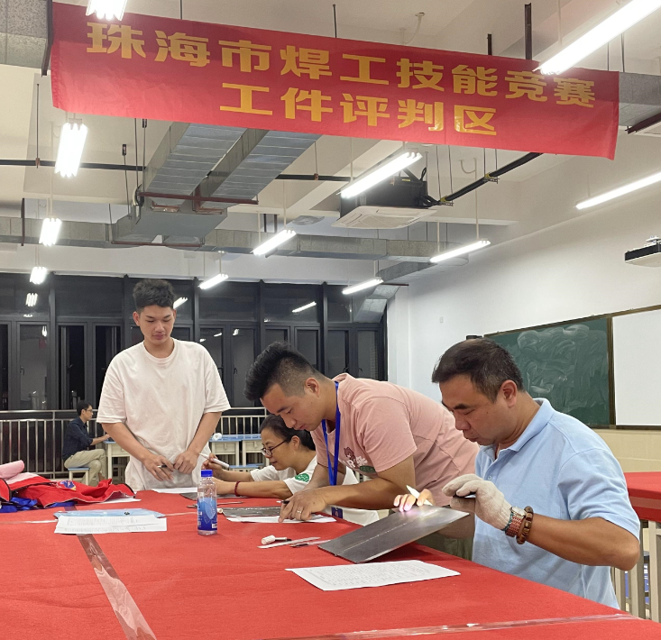 试件外观评审现场