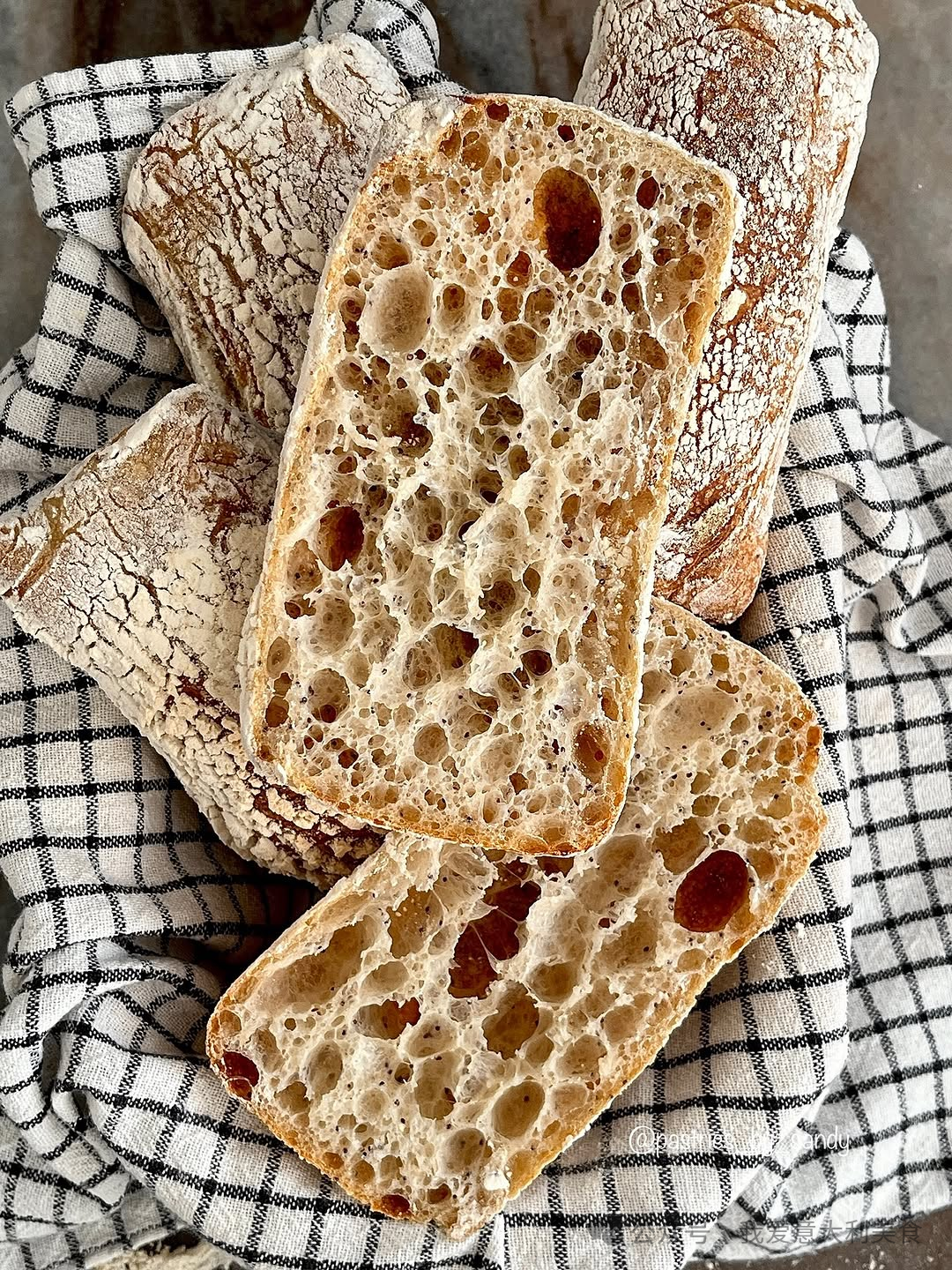 一雙“拖鞋”征服世界：1982年誕生的恰巴塔麪包，到底有多傳奇？