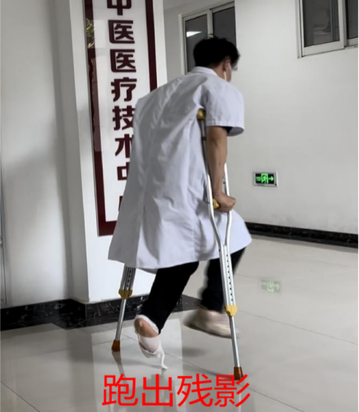 怎么用助行器骨科帅气研究生演示如何正确使用拐杖和助行器~又帅又安全~_https://www.jmylbn.com_新闻资讯_第4张