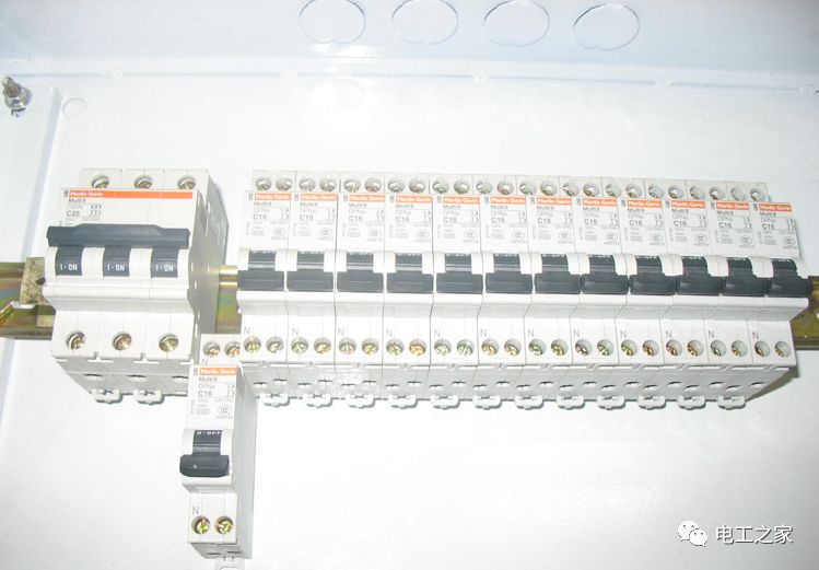 老电工手把手教您如何做好配电箱内部配线，图文详解，值得收藏的图16
