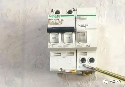 空开和漏保什么区别？接线左零右火？左火右零？老电工：都不准确的图10