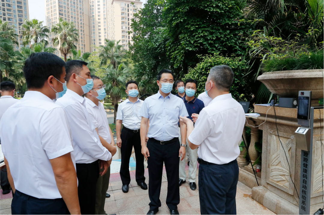 8月31日上午,大亚湾区委书记,区管委会主任郭武飘带队,前往区疾控中心