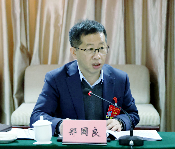 来自市两会的报道玉山县代表团审议各项报告及决议草案酝酿市长候选人