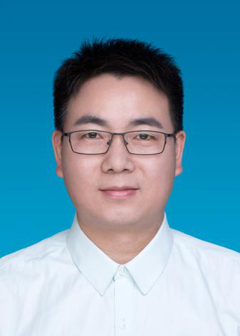 师德标兵薛小虎用心燃灯做学生成长成才的引路人