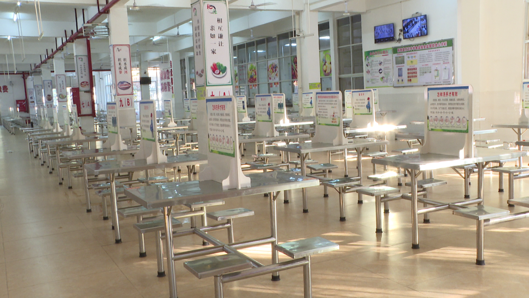 阳西县方正中学 副校长 岑长勇:方正中学在学校饭堂就餐的师生比较多