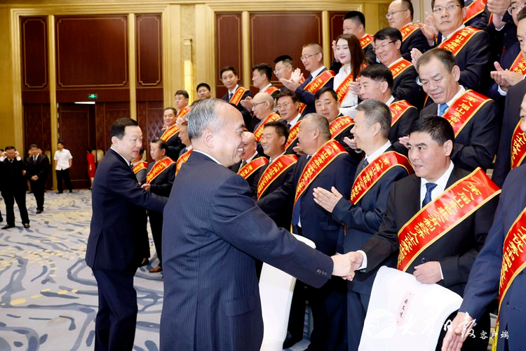 喜报！豪德律师事务所付兴刚主任荣获&ldquo;第八届山东省非公有制经济人士优秀中国特色社会主义事业建设者&rdquo;称号