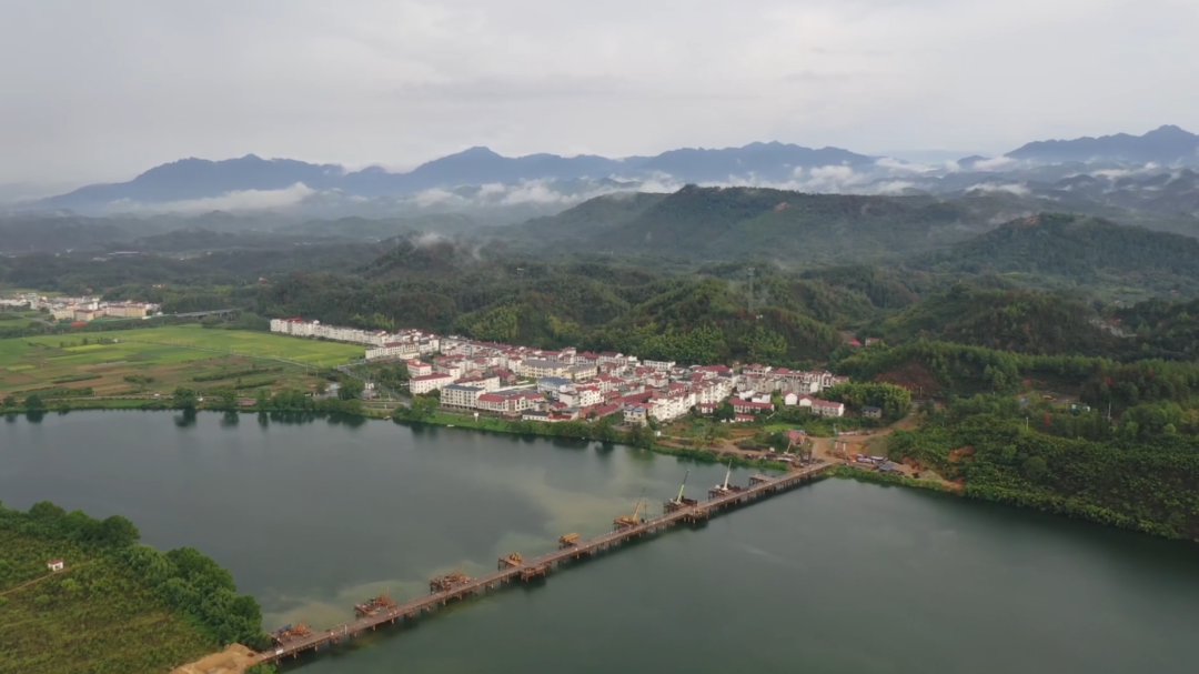 武宁:双节"不打烊" 项目施工忙