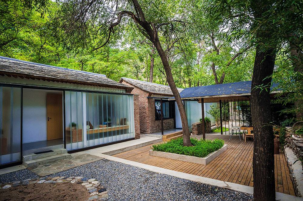 改造后的老宅基本保留了原有的 农舍建筑和院落关系.