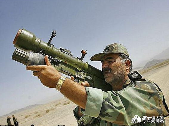 外号战神之眼的无人机，使用激光制导，几十公里外也能一剑封喉_炮弹的图8