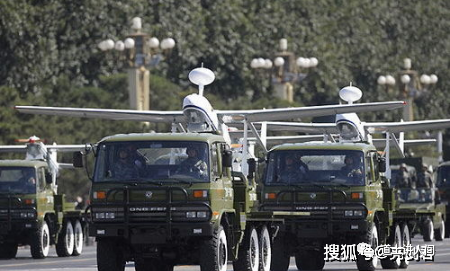 外号战神之眼的无人机，使用激光制导，几十公里外也能一剑封喉_炮弹的图6