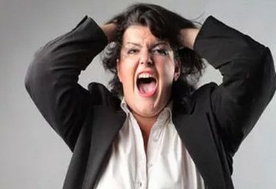 早听：这样吃饭很伤身体！吃饭不生气，生气不吃饭。