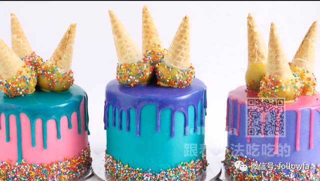三款冰淇淋融化蛋糕