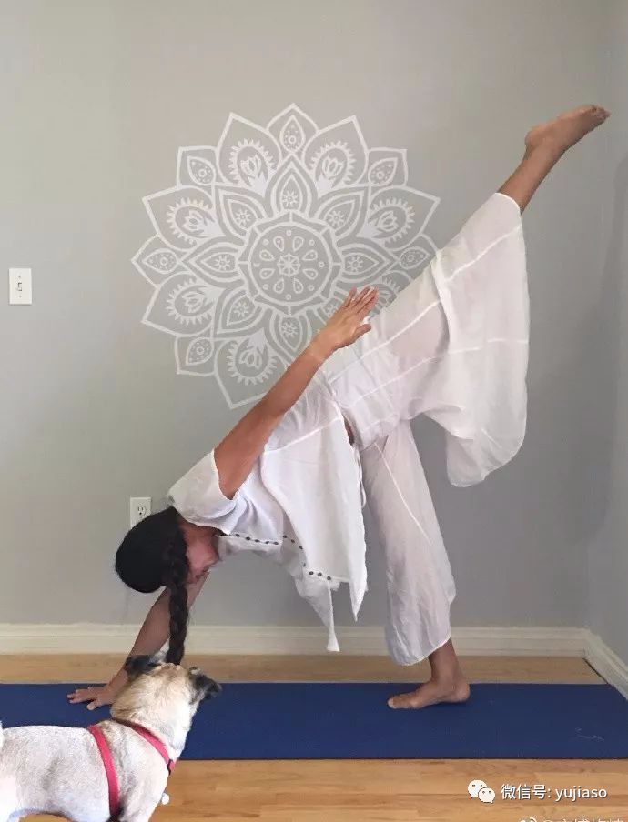 4位中国最美瑜伽奶奶，告诉你：练瑜伽60岁也依然可以做少女