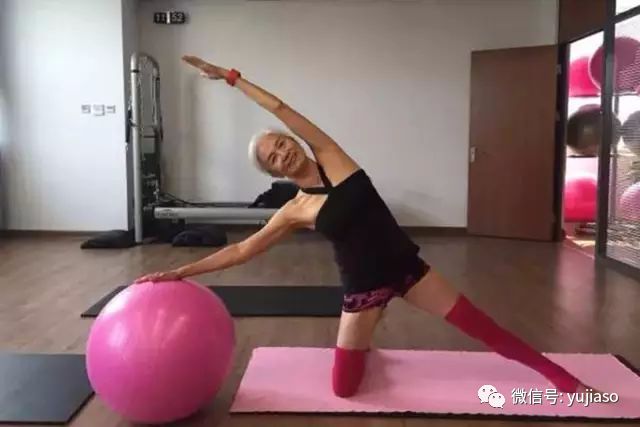 4位中国最美瑜伽奶奶，告诉你：练瑜伽60岁也依然可以做少女