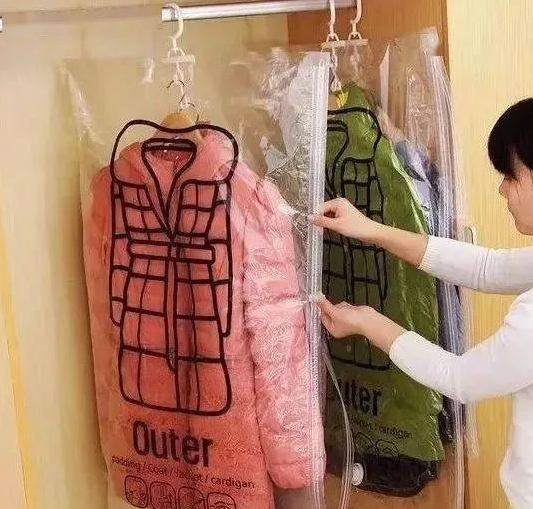 天暖和了，冬天的厚衣服这样收纳，无折痕，超省空间！