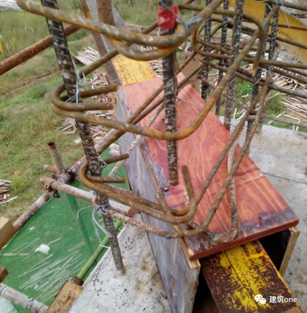 工字钢穿剪力墙暗柱