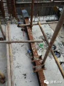 工字钢穿剪力墙暗柱