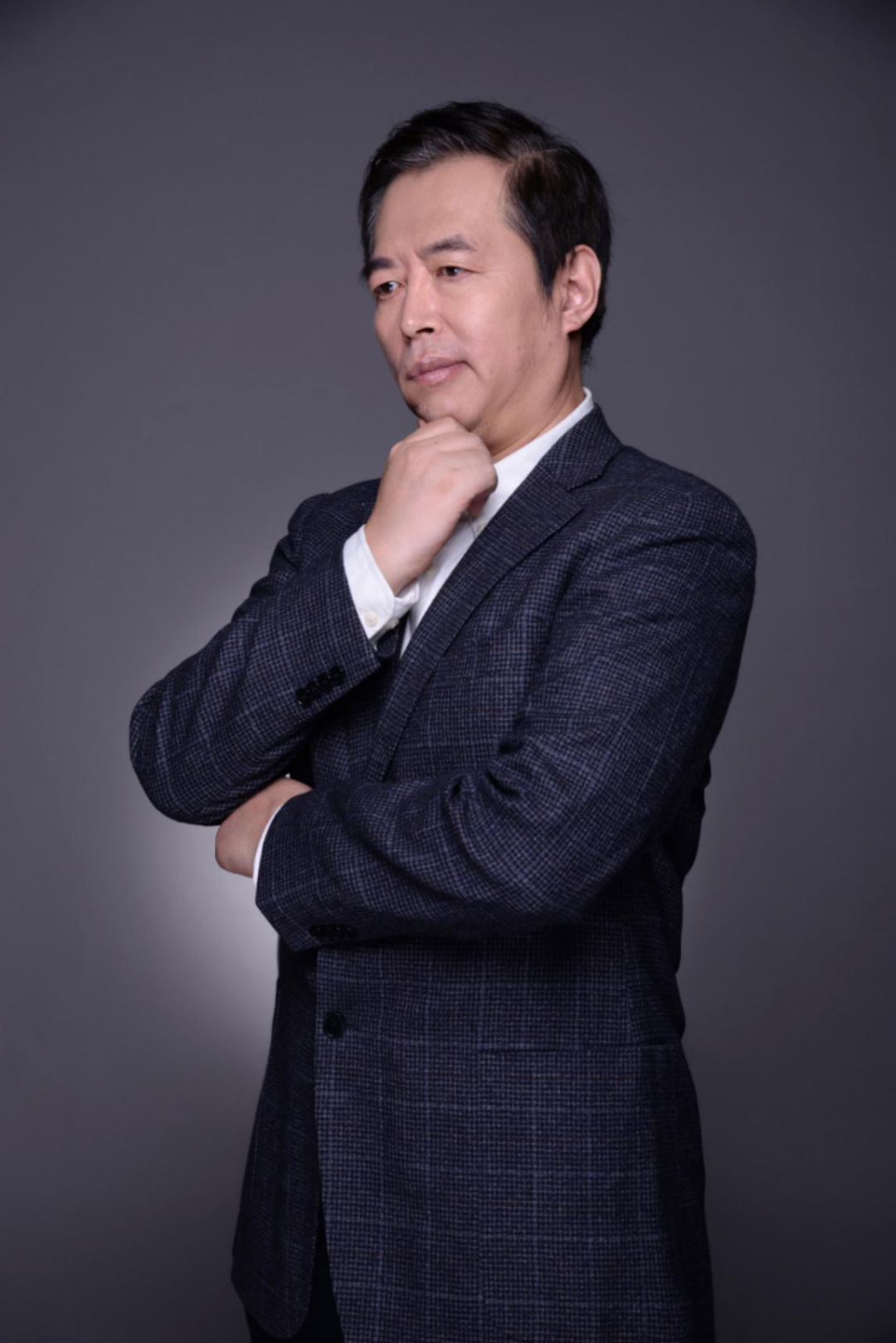 其人特立独行,学识颇丰,其文辛辣生猛,犀利幽默,读之可以下酒.
