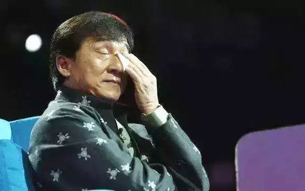 66岁的成龙近况让人意外：出轨家暴！差点死掉！豪宅被封！
