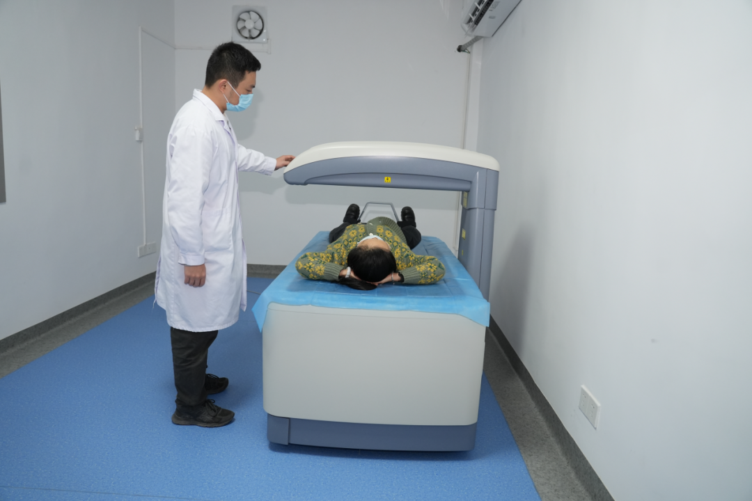 骨密度影是什么台江县民族中医院影像科再添“新成员”——双能X线骨密度检测仪！_https://www.jmylbn.com_新闻资讯_第5张