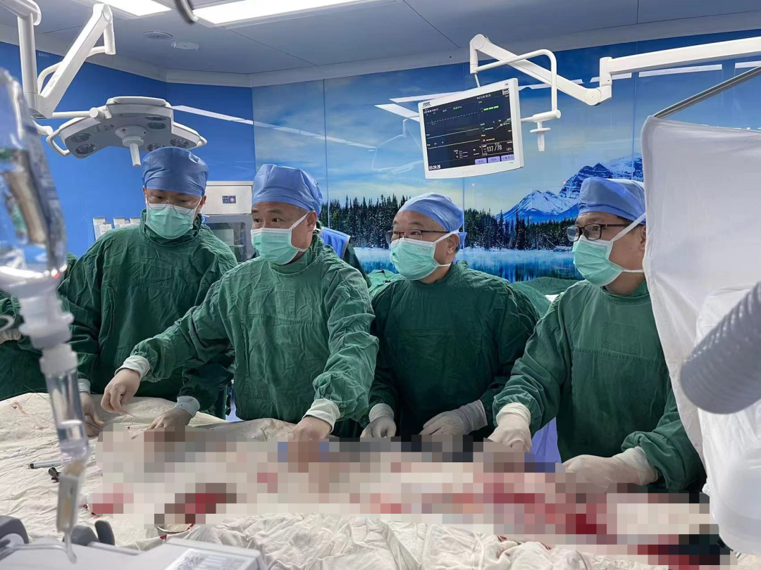 治疗车怎么推【弓部重建直通车】梅州市人民医院心内科团队运用Castor®分支型支架联合预开窗技术治疗主动脉弓动脉瘤合并迷走右锁骨下动_https://www.jmylbn.com_新闻资讯_第26张