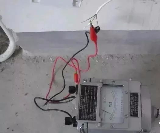 一看就懂的“電工布線電路實圖解”的圖22