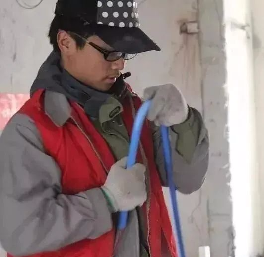 一看就懂的“電工布線電路實圖解”的圖5