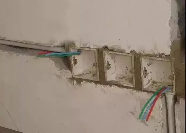一看就懂的“電工布線電路實圖解”的圖13