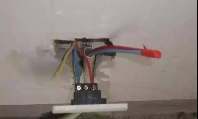 一看就懂的“電工布線電路實圖解”的圖7