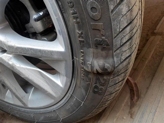 车主胎侧受损到店里修补 补还是不补?