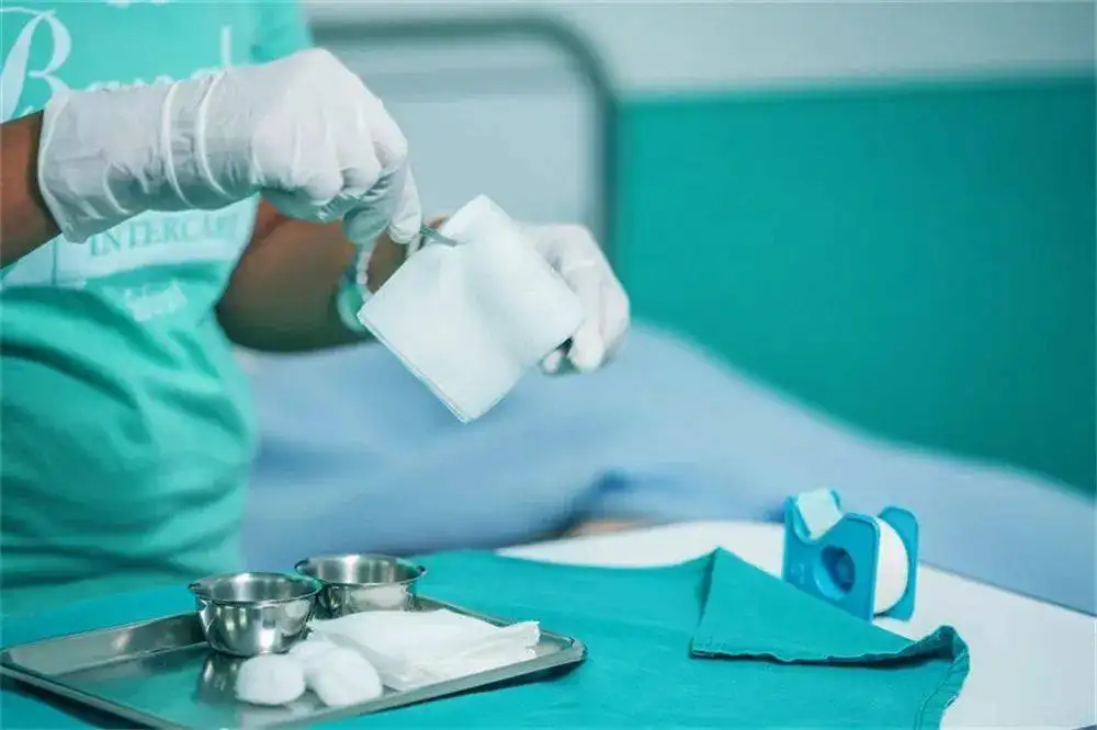 德维可液体敷料怎么用液体敷料应用于皮肤慢性溃疡的疗效观察及护理_https://www.jmylbn.com_新闻资讯_第3张