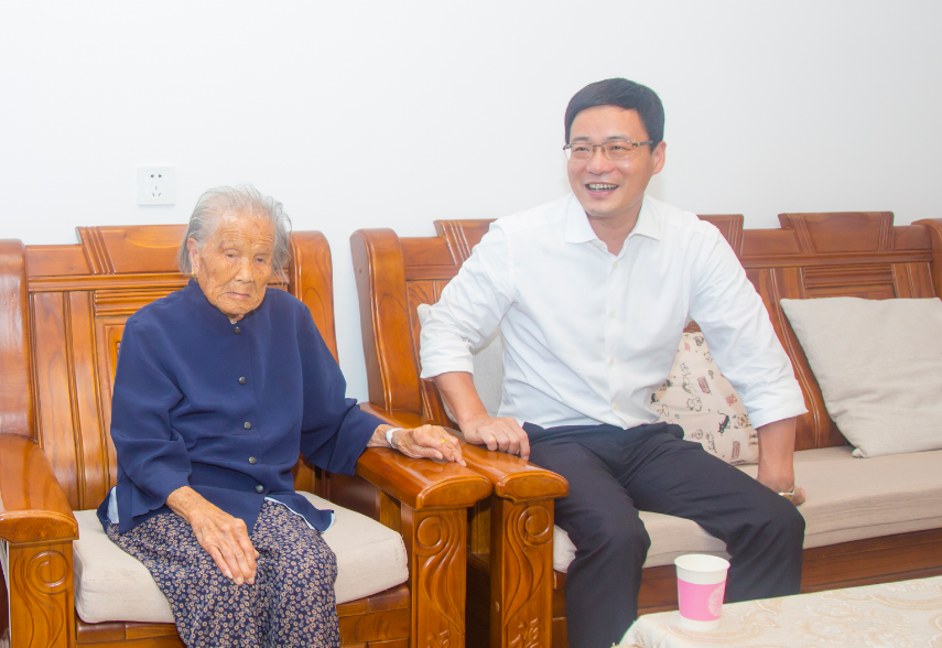 10月13日,潘银浩与陈爱武,吴志辉,莫俶茜一行首先来到丹西街道小河头