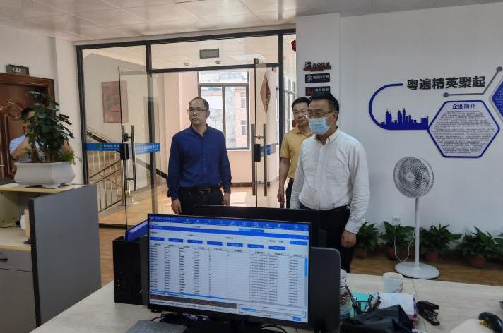 图为杨师访同志在陆河县人力资源市场调研陆河县粤建劳务有限公司