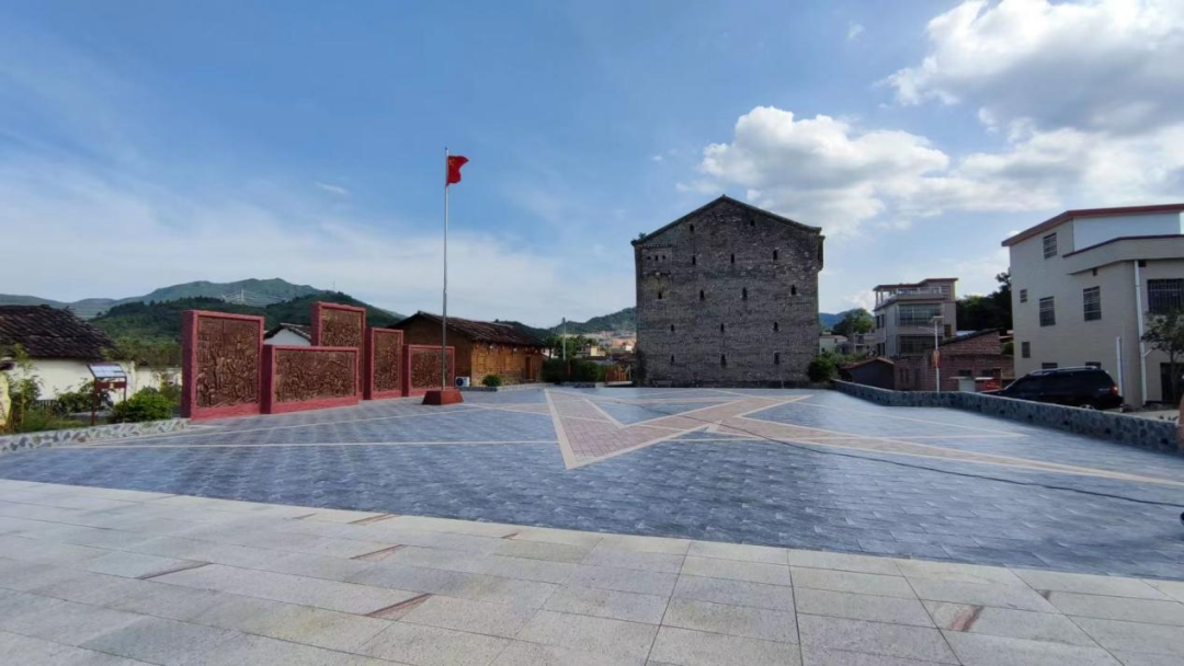 乐富村农民协会旧址位于乳源瑶族自治县一六镇乐群村委会乐富村东隅.