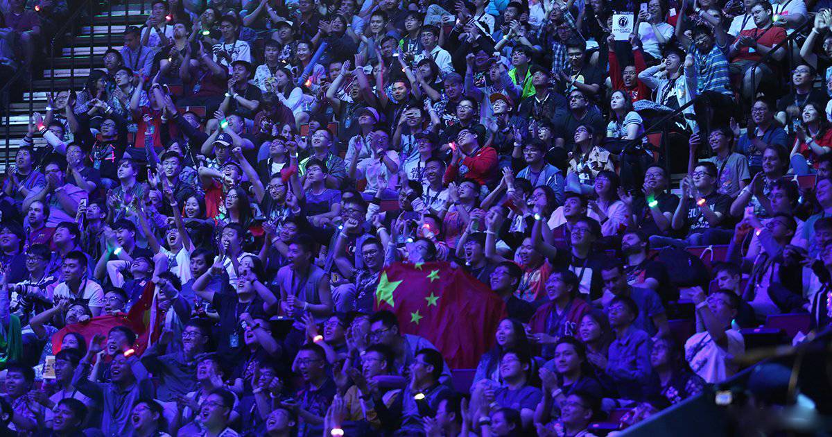 今年的TI冠军盾牌和永不缺席的那一抹中国红