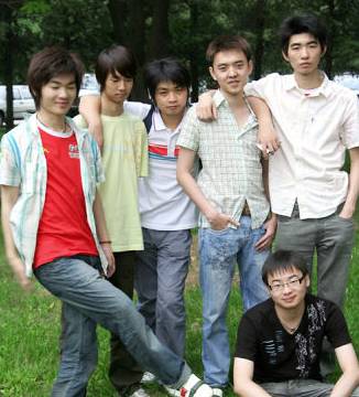 图片上的war3大神你还能认出几个？（右下即为suho）