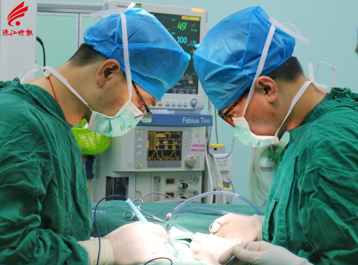 手术台怎么对灯一声感谢，医路精诚｜随叫随到的手术台 “守护者”，一年点亮1200次生命绿灯_https://www.jmylbn.com_新闻资讯_第5张