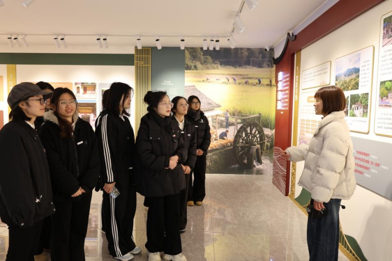 美狮贵宾会ms092021 “红色根脉 薪火相传”实践队走进罗源百丈村