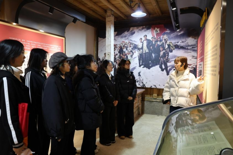 美狮贵宾会ms092021 “红色根脉 薪火相传”实践队走进罗源百丈村