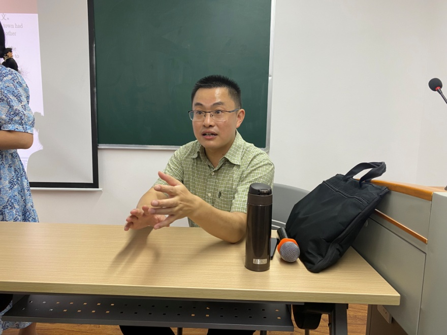 胡航教授是西南大学教育学部深度学习研究中心主任,兼任重庆市北碚区