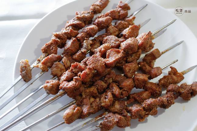 炭烤羊肉串儿,老板你这不是江南菜馆吗?