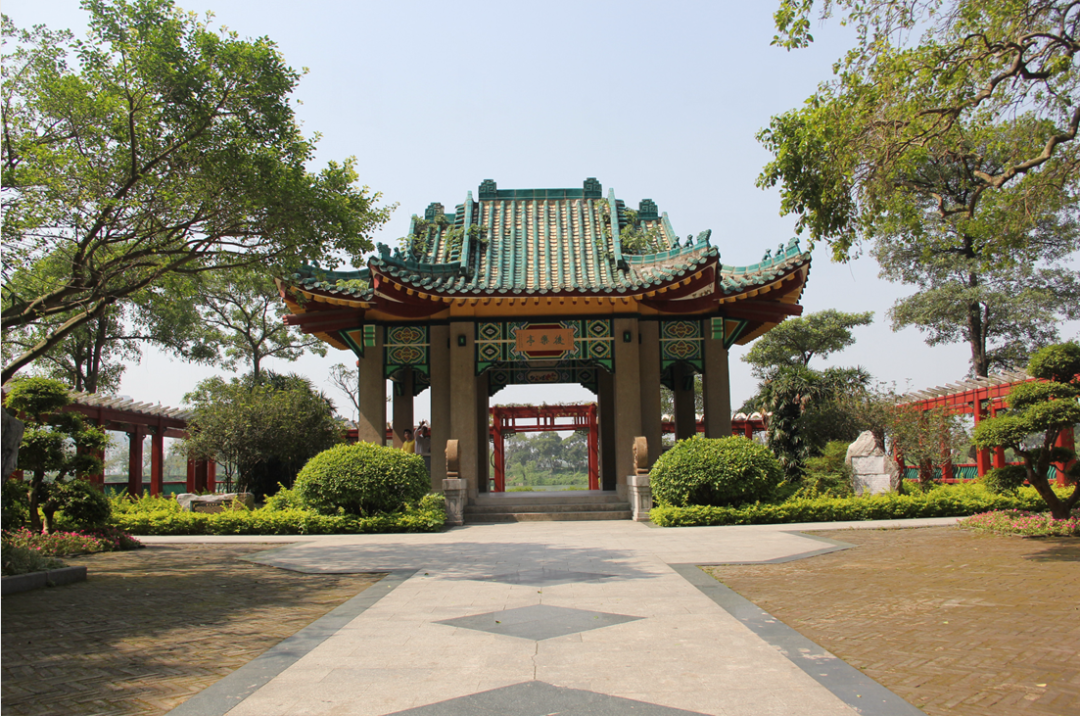 半山亭:位于鼎湖山天溪中段北侧,因处于坑口至庆云寺山道之半,故得名.