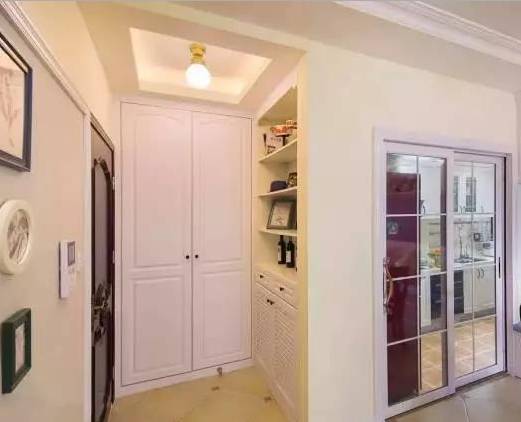 把鞋柜做成入墙式， 好看又实用!