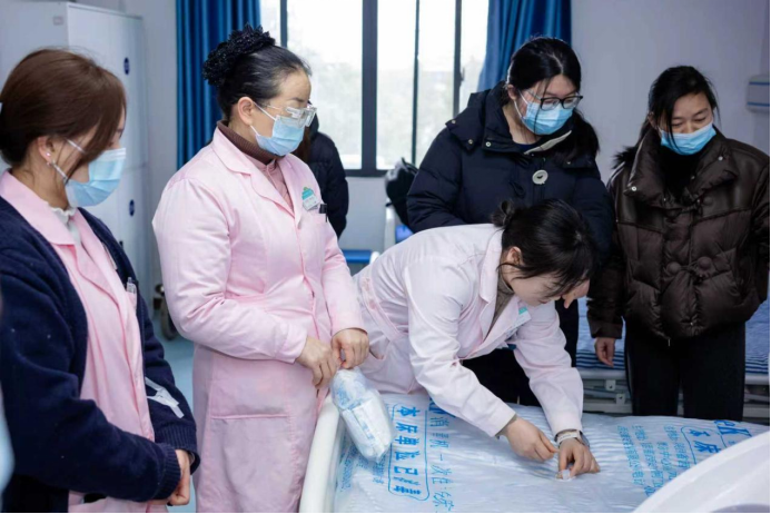 什么是医院床单位消毒筑牢院感防线，赋能专业提升：枣阳厚德康复医院开展床单位消毒机专题培训_https://www.jmylbn.com_新闻资讯_第2张