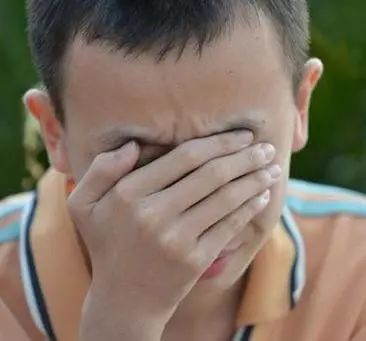 「別殺我，我才10歲..…」10歲男孩被同學父親捅死：別讓你的「護犢子」，成為孩子的噩夢！ 親子 第8張